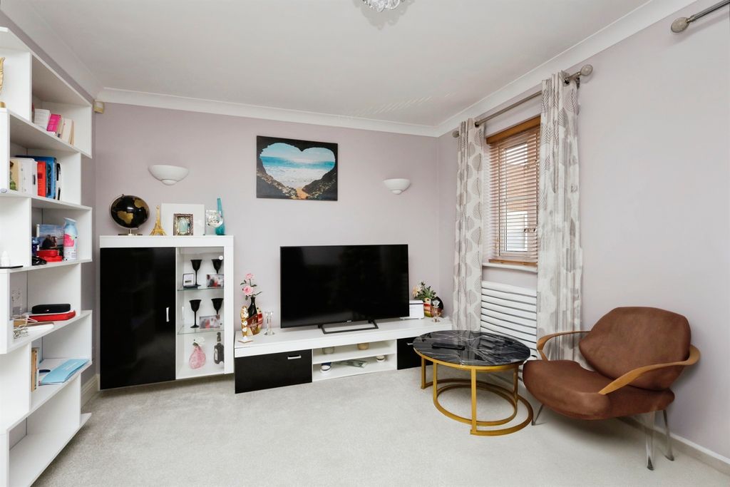 Property photo 2 of 17