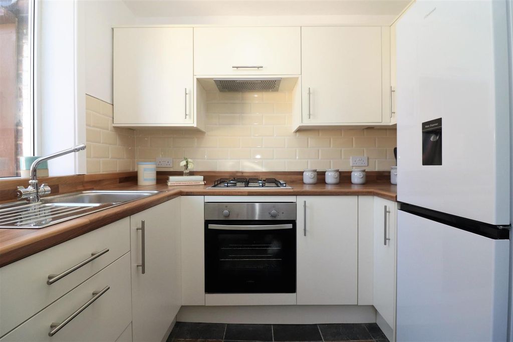 Property photo 2 of 28