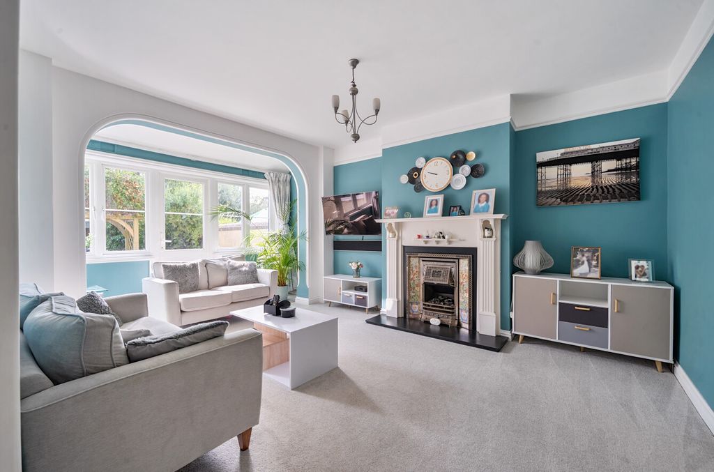 Property photo 2 of 17 1485269-35-6A50B9...