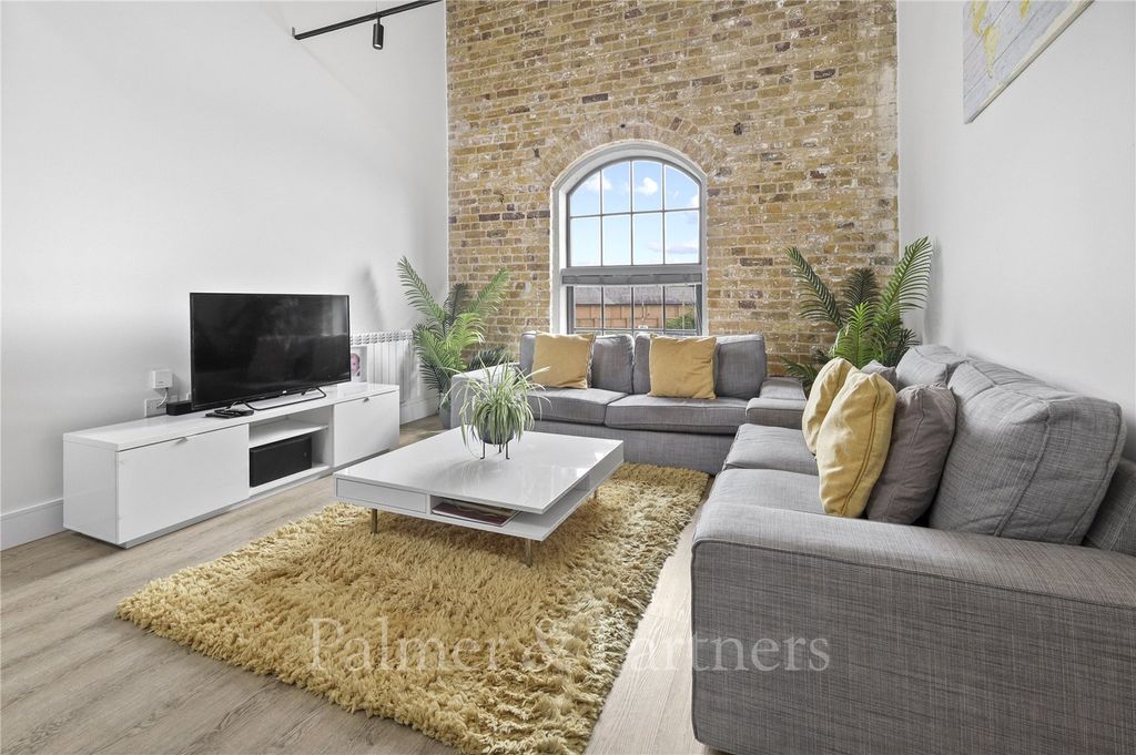 Property photo 3 of 11 Reception Room