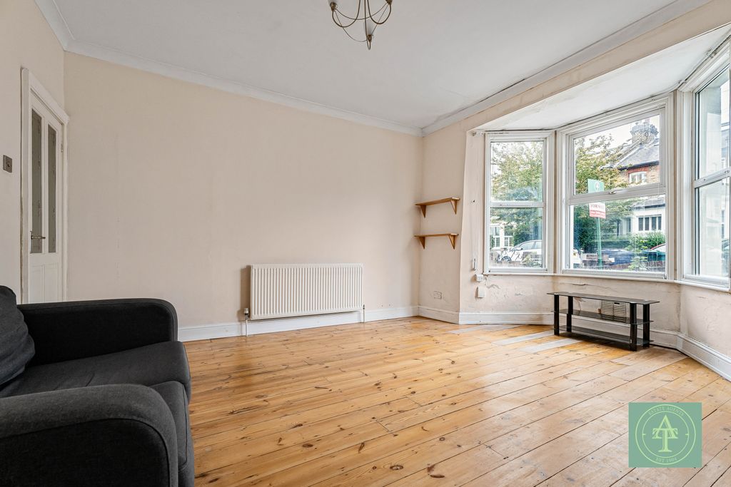 Property photo 3 of 19 Gallery