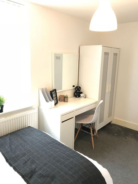 Property photo 3 of 19 Experience Comfort And Style In This Inviting Doub...
