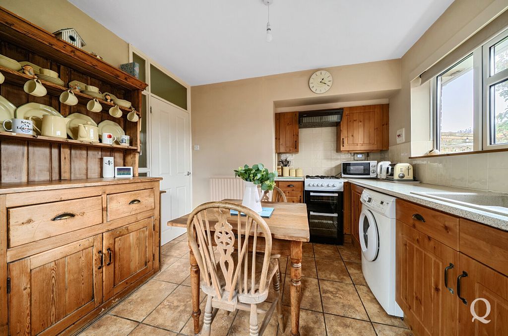 Property photo 2 of 25 56672d09-B1F7-433...