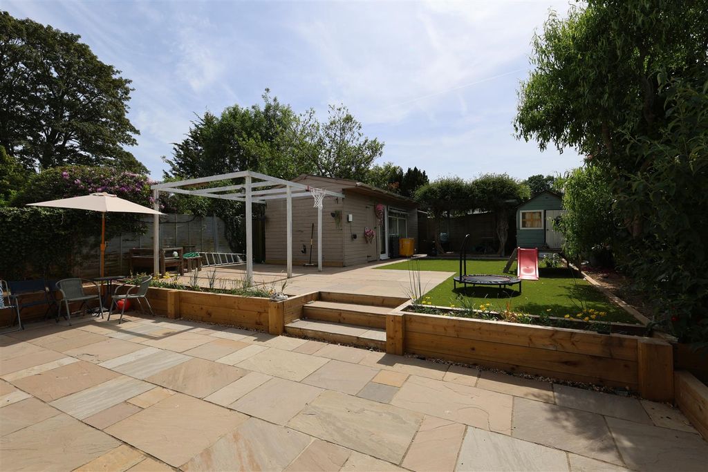 Property photo 1 of 14 Garden