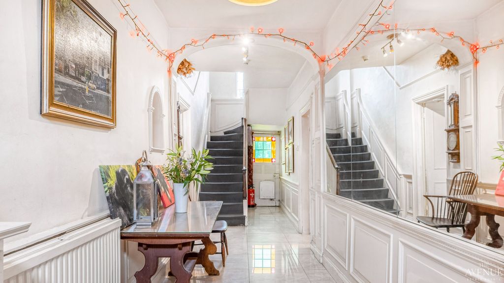 Property photo 2 of 40 4090915