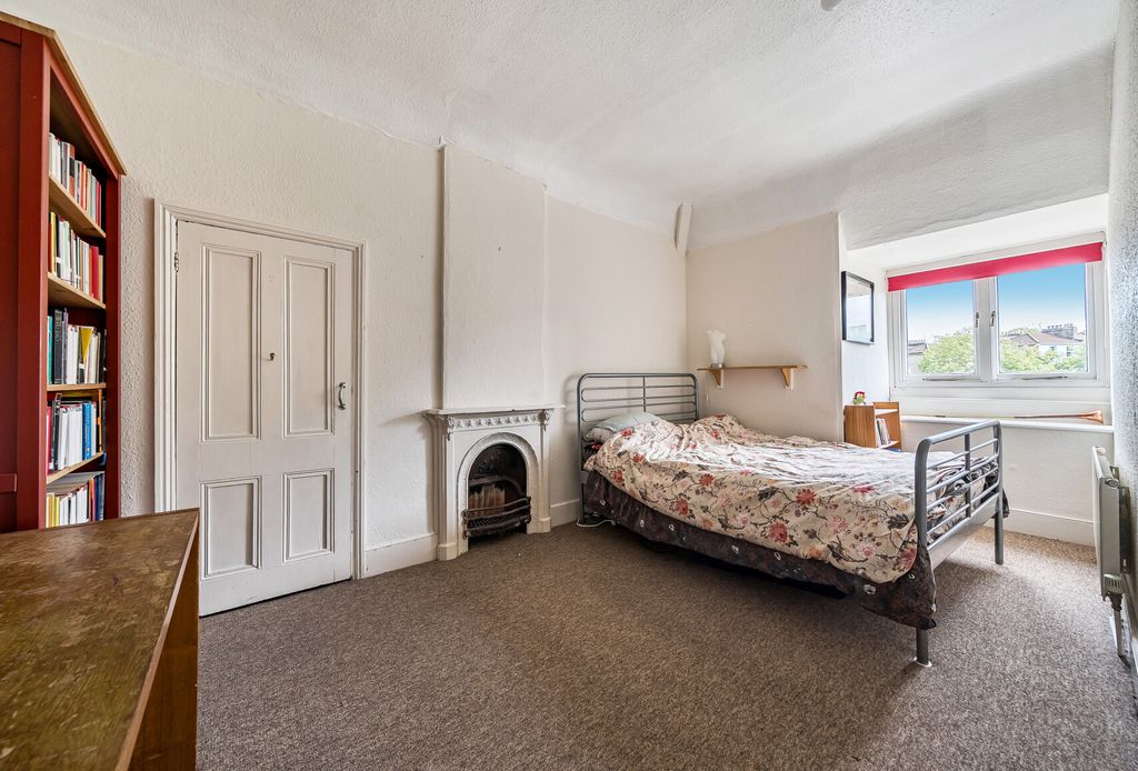 Property photo 3 of 13 1348356-6-68B98Fc...