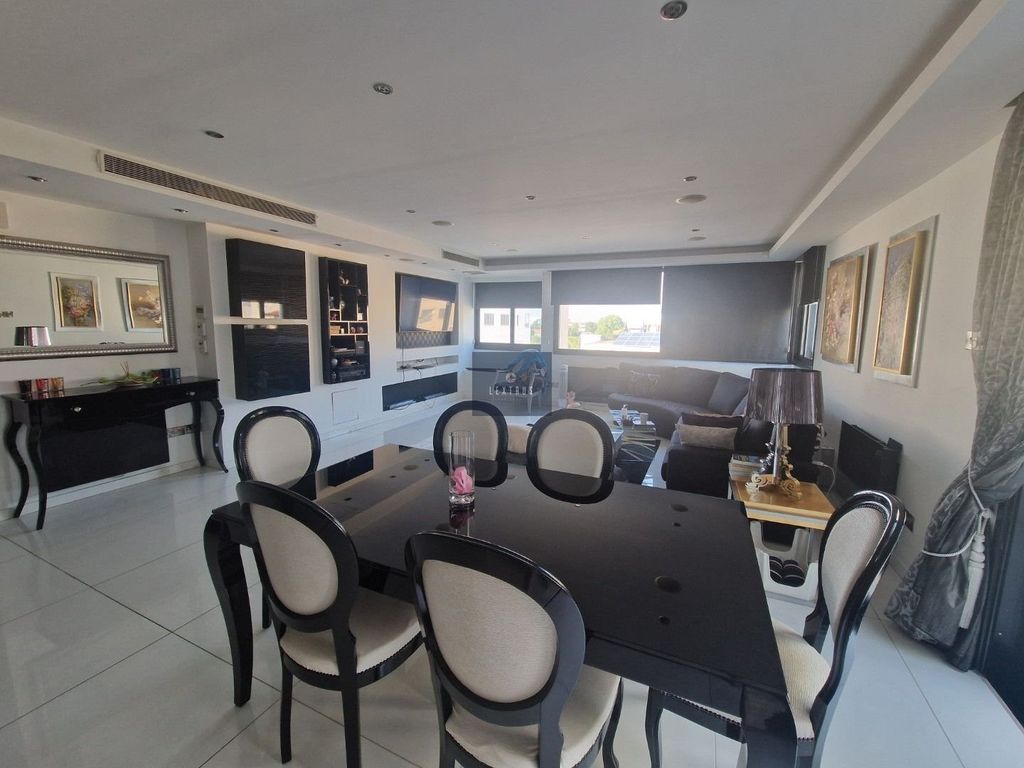 Property photo 1 of 28