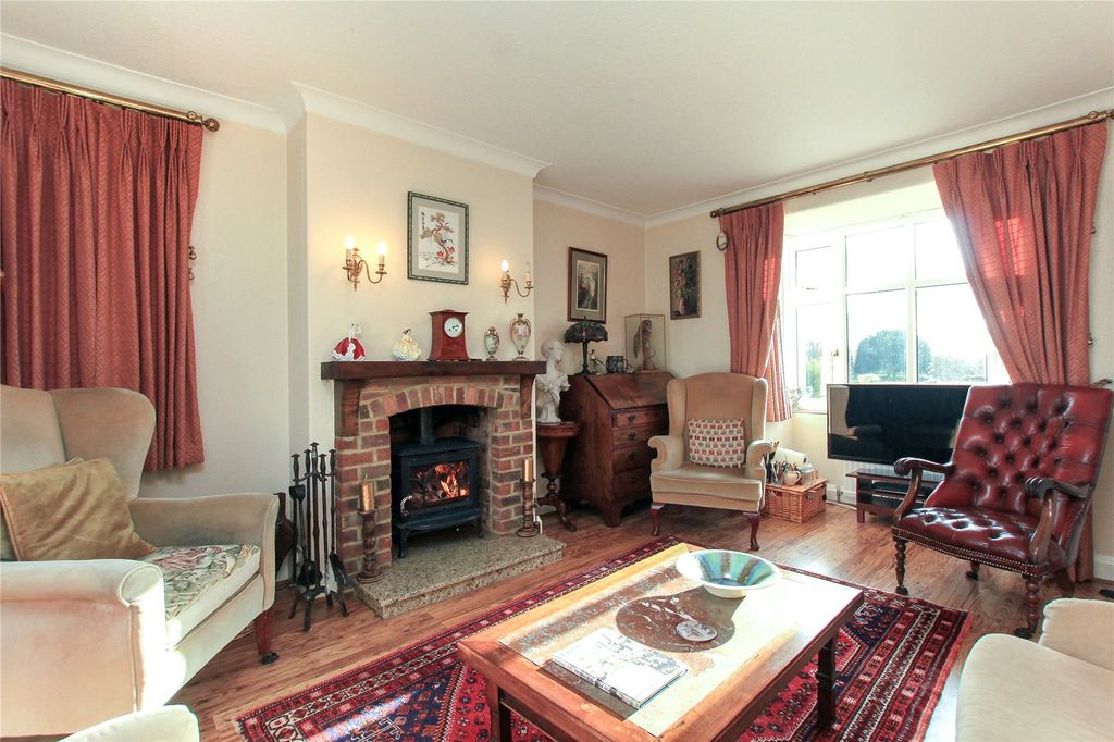 Property photo 2 of 20 Sitting Room