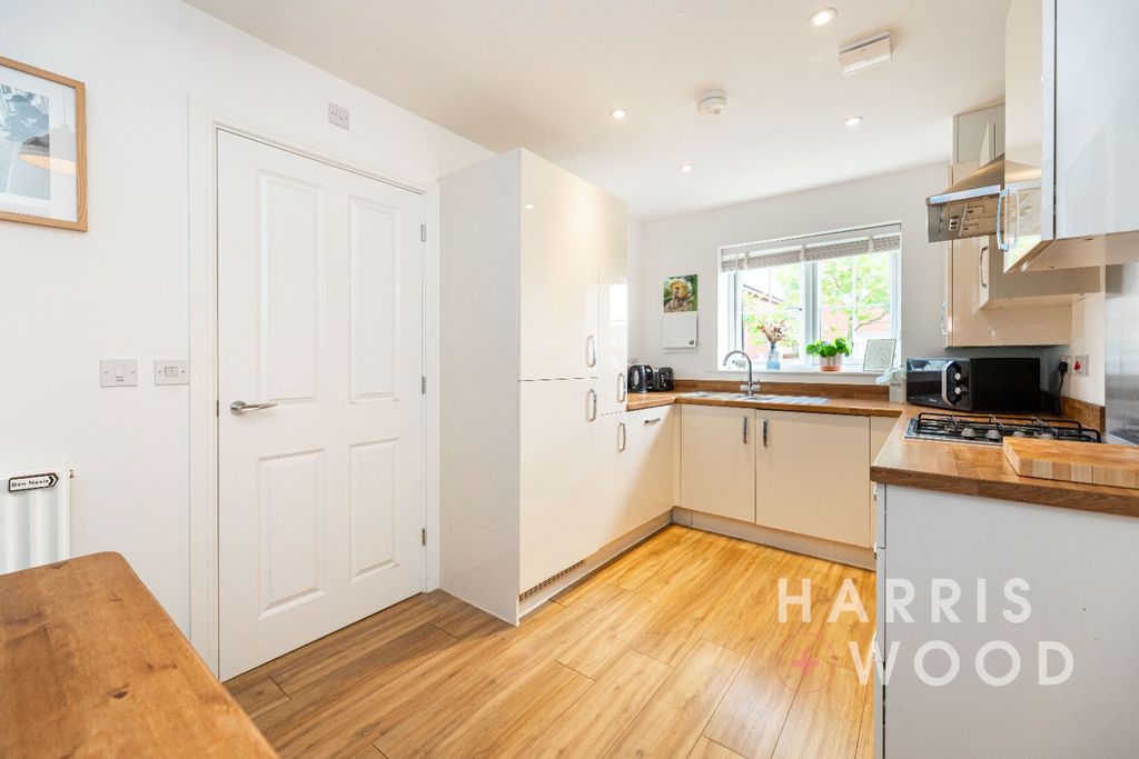 Property photo 2 of 21 4517692