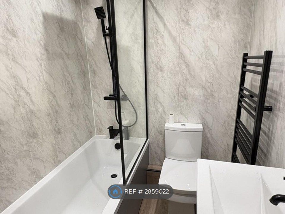 Property photo 3 of 7 Bathroom