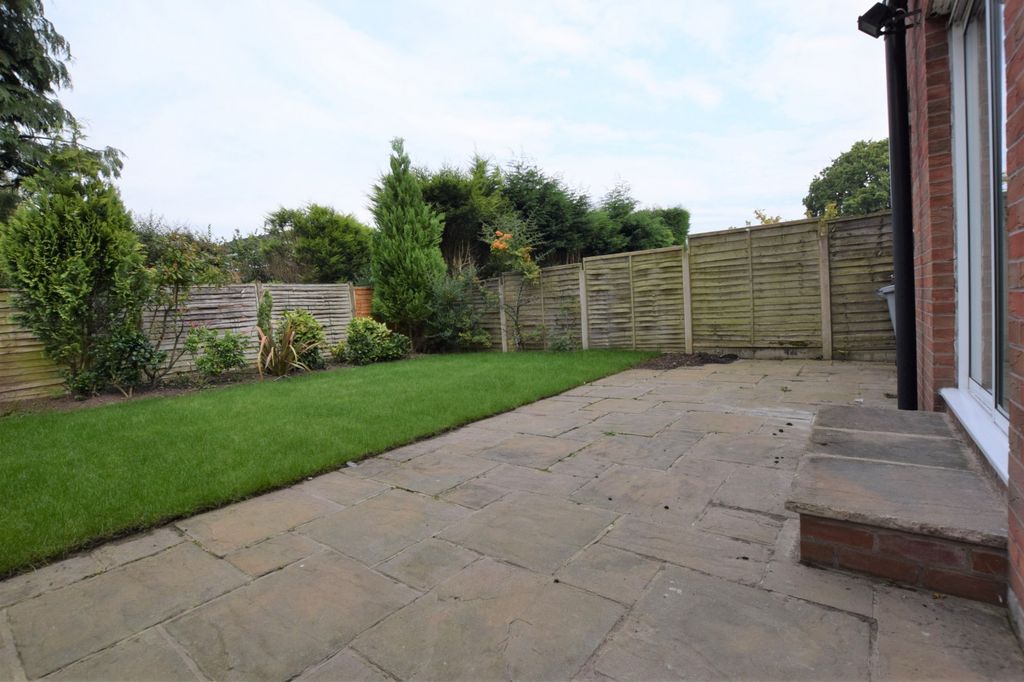 Property photo 2 of 11 Garden