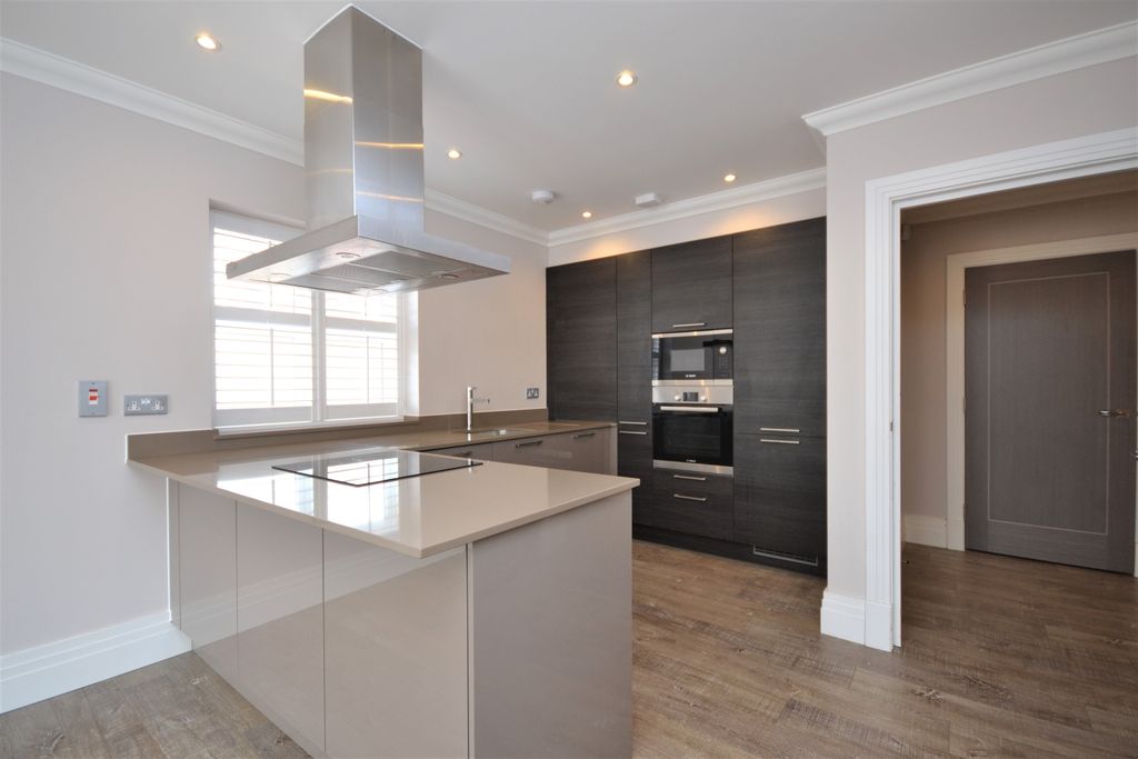 Property photo 1 of 8 Kitchen