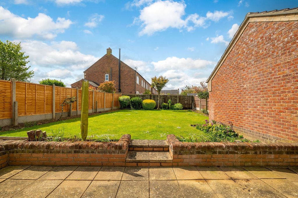 Property photo 2 of 27