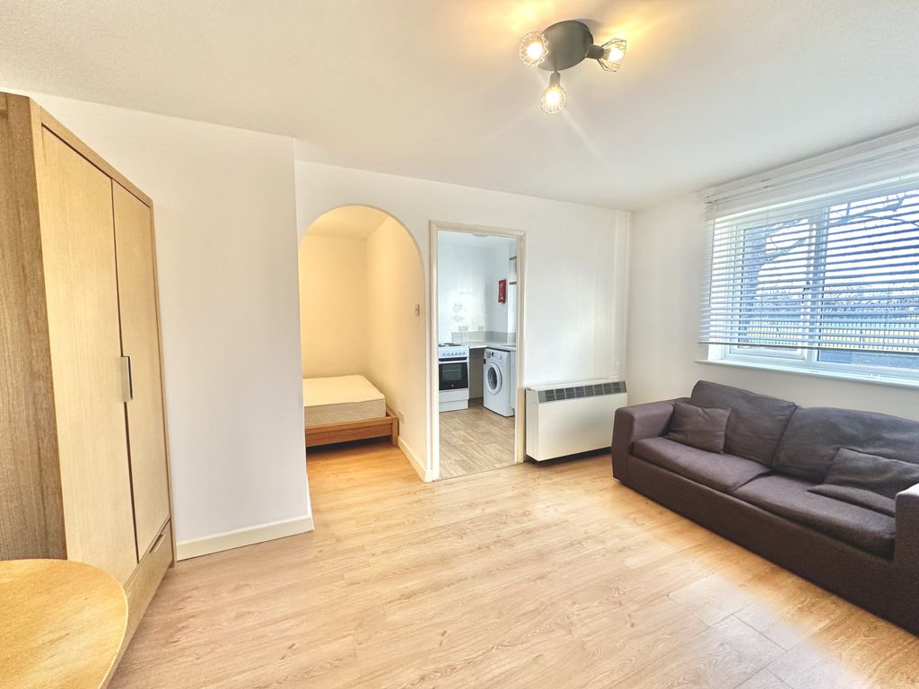 Property photo 3 of 8