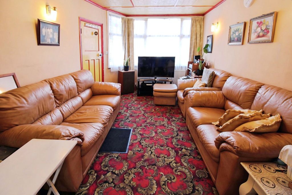 Property photo 2 of 7
