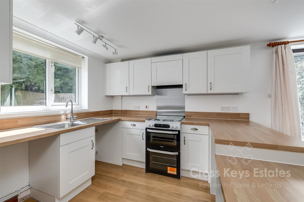 Property photo 3 of 18 Kitchen