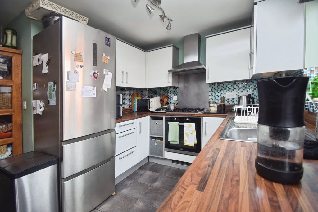 Property photo 2 of 16 Kitchen