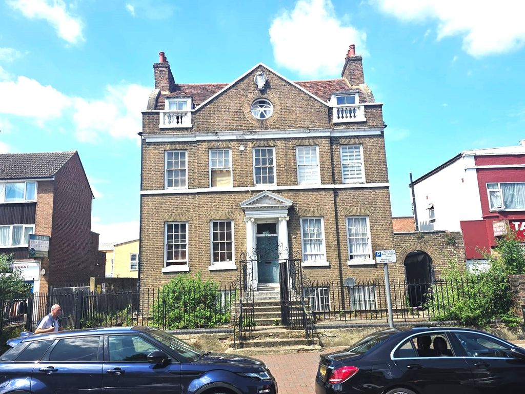 Property photo 1 of 8