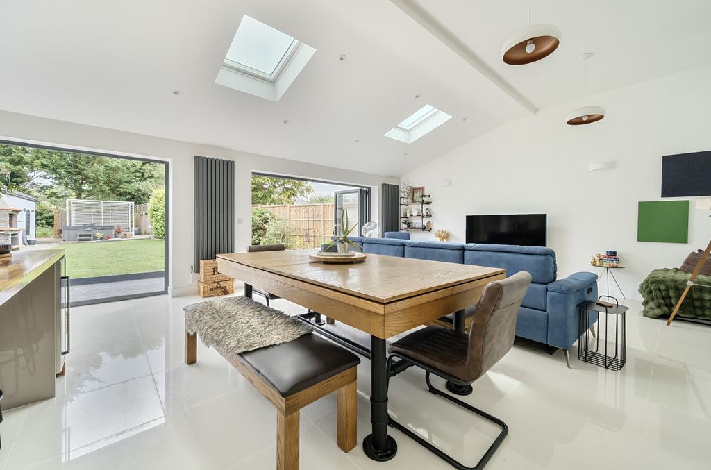 Property photo 3 of 27 13069981268498816d5558