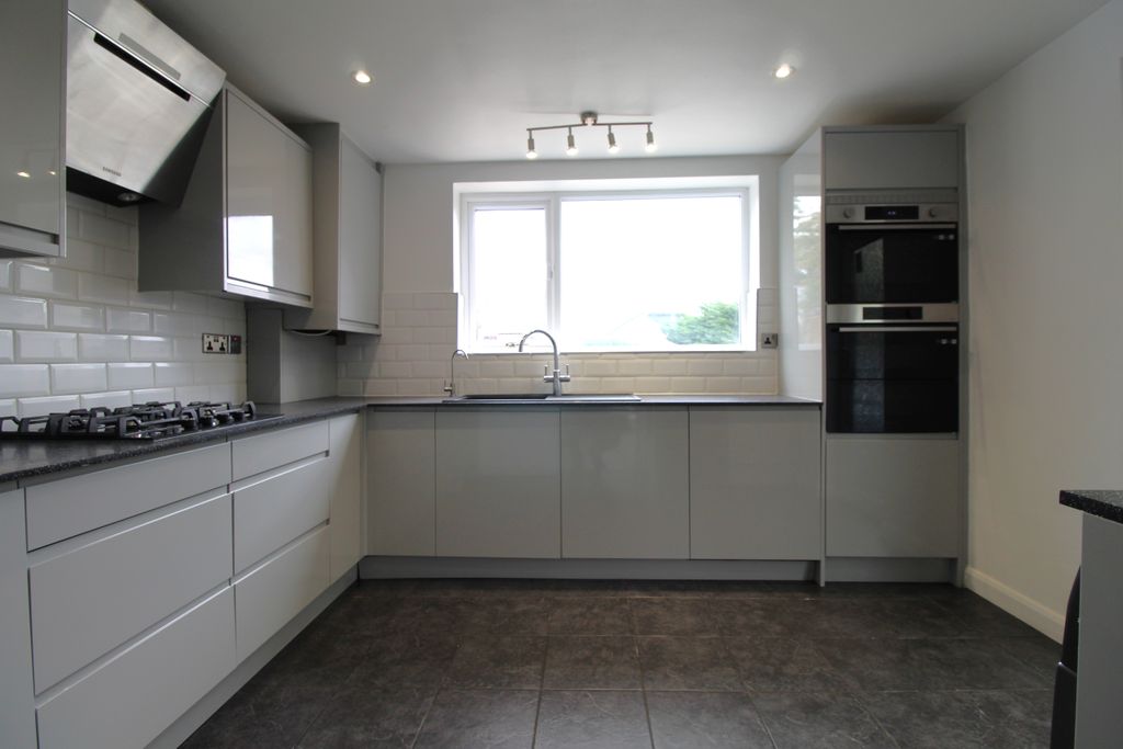 Property photo 3 of 12 6