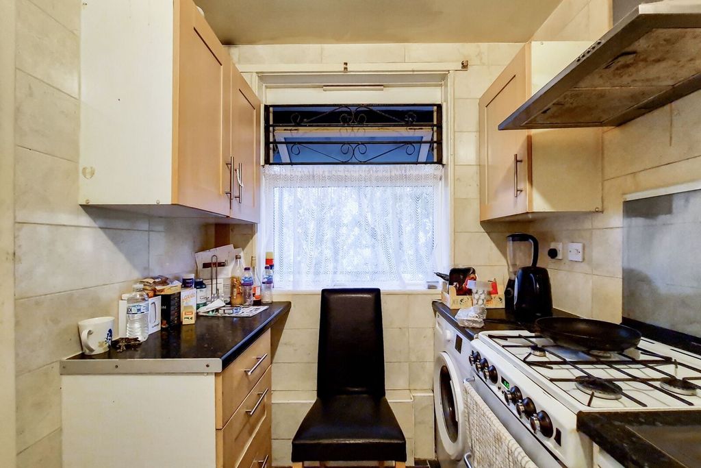 Property photo 2 of 8