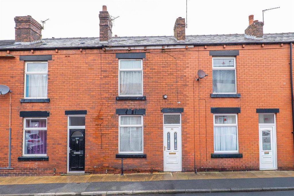 Property photo 1 of 18 Front External