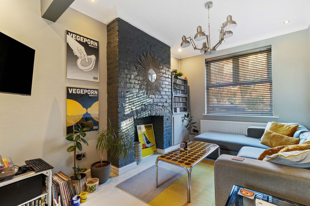 Property photo 2 of 18