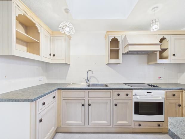 Property photo 2 of 12 Cam01790G0-Pr0290-Still011