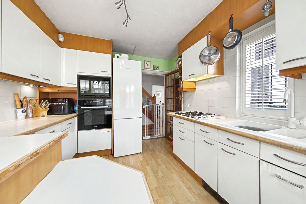 Property photo 3 of 36 Kitchen