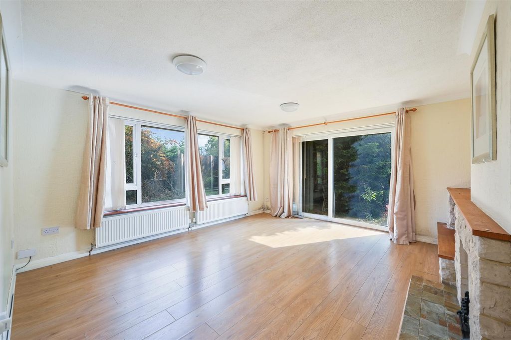 Property photo 2 of 23 Woodmansterne, 41- (1).Jpg