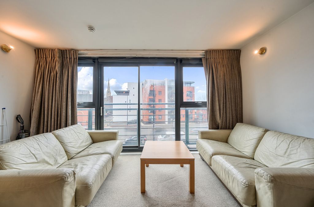 Property photo 3 of 16 1416038-6-699706c...