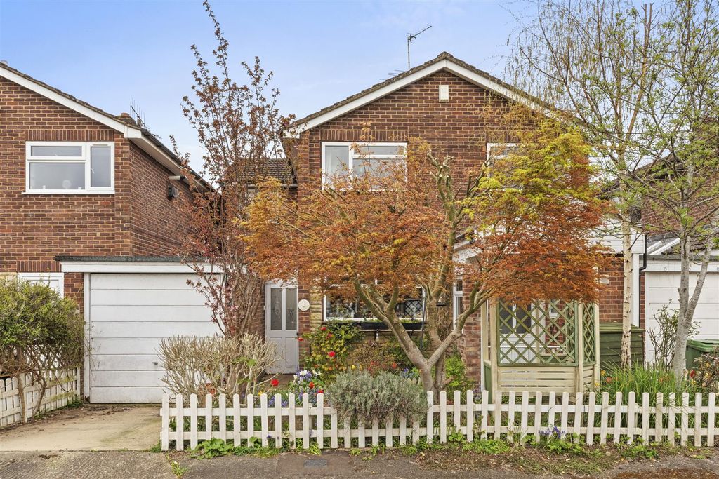 Property photo 1 of 17 Cascadia Close-7.Jpg