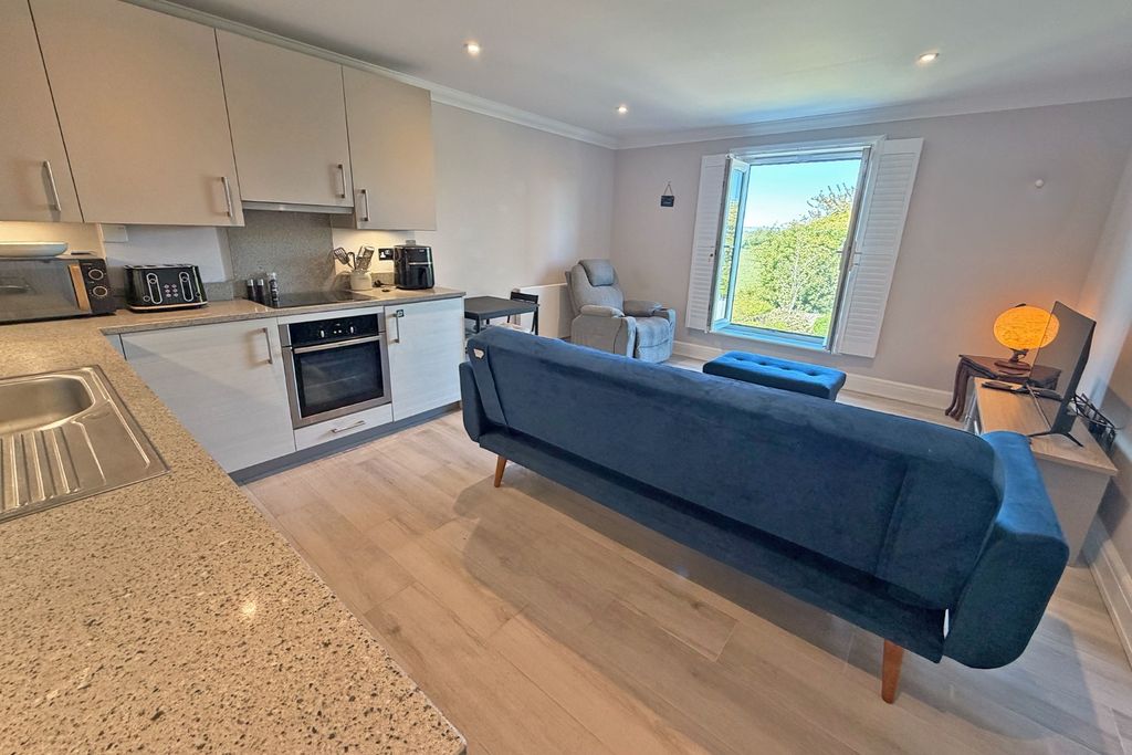 Property photo 3 of 9 5116025