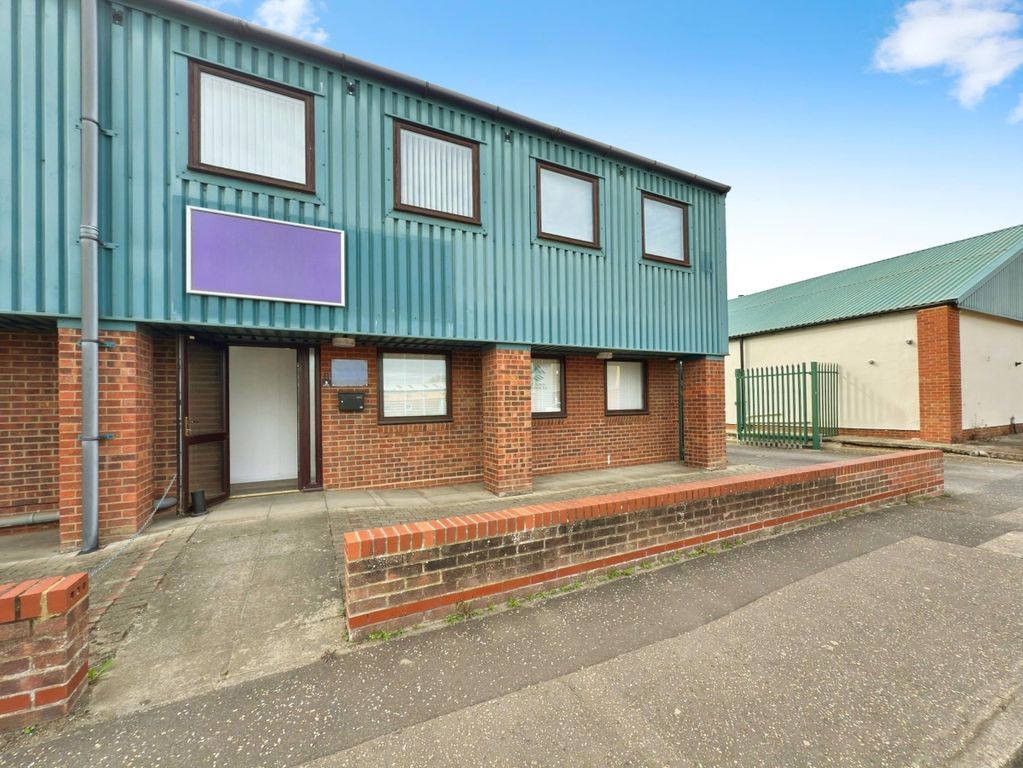 Property photo 2 of 18