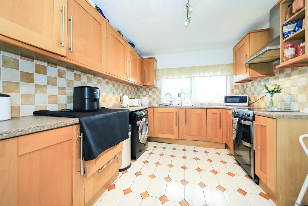 Property photo 3 of 15