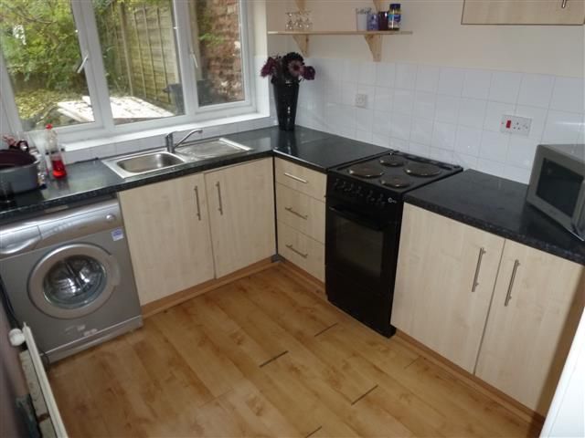 Property photo 3 of 9 Kitchen