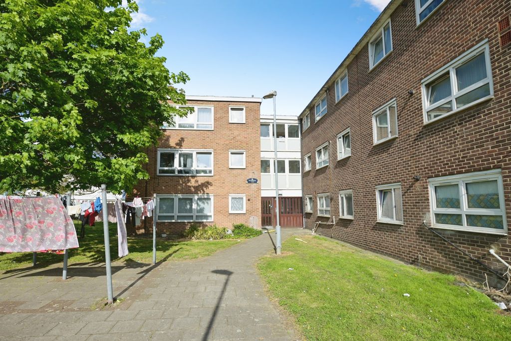 Property photo 3 of 19 Communal Courtyard