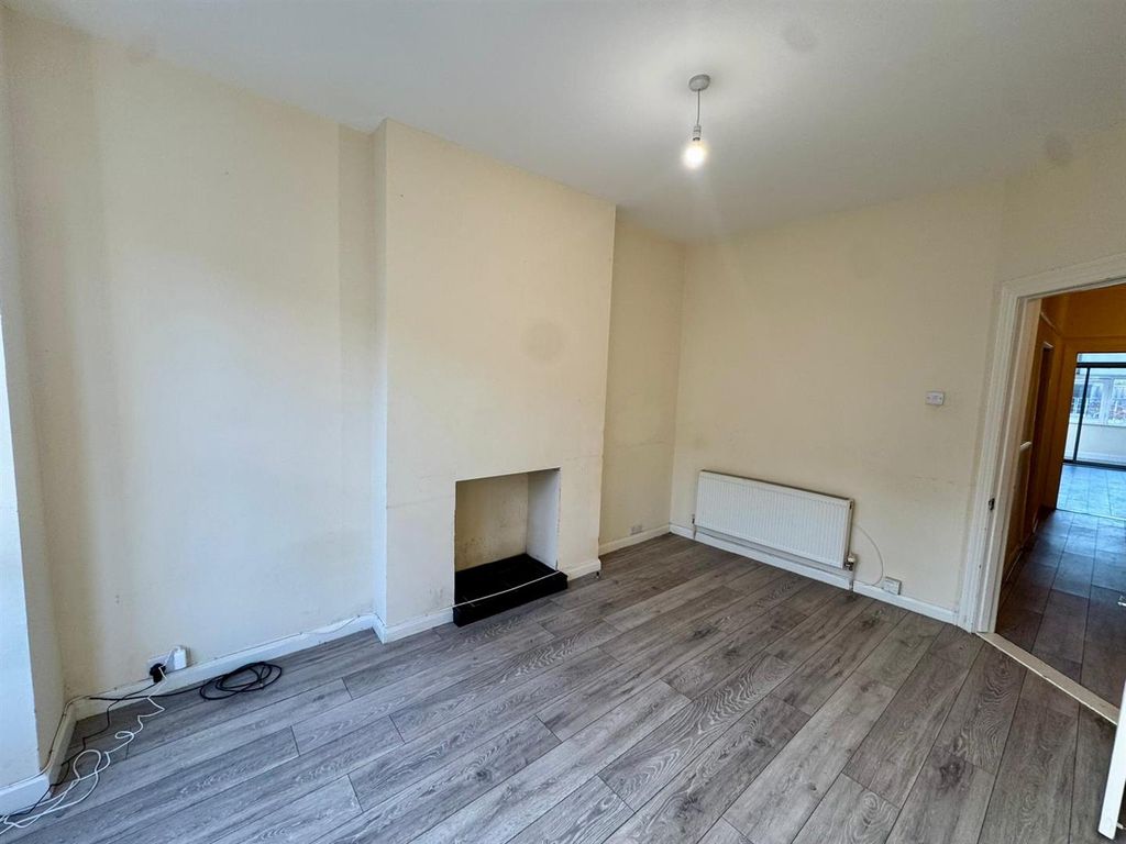 Property photo 3 of 26 Sitting Room