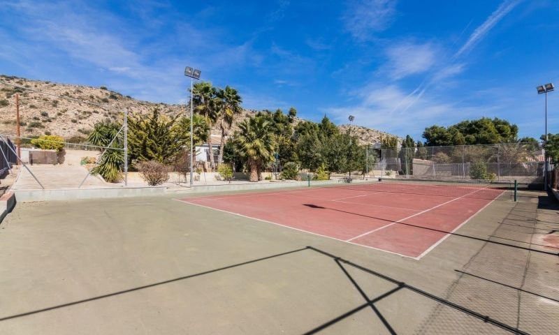 Property photo 2 of 36