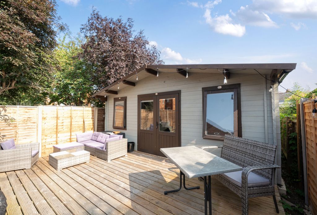Property photo 3 of 21 1336393-6-689Efc3...