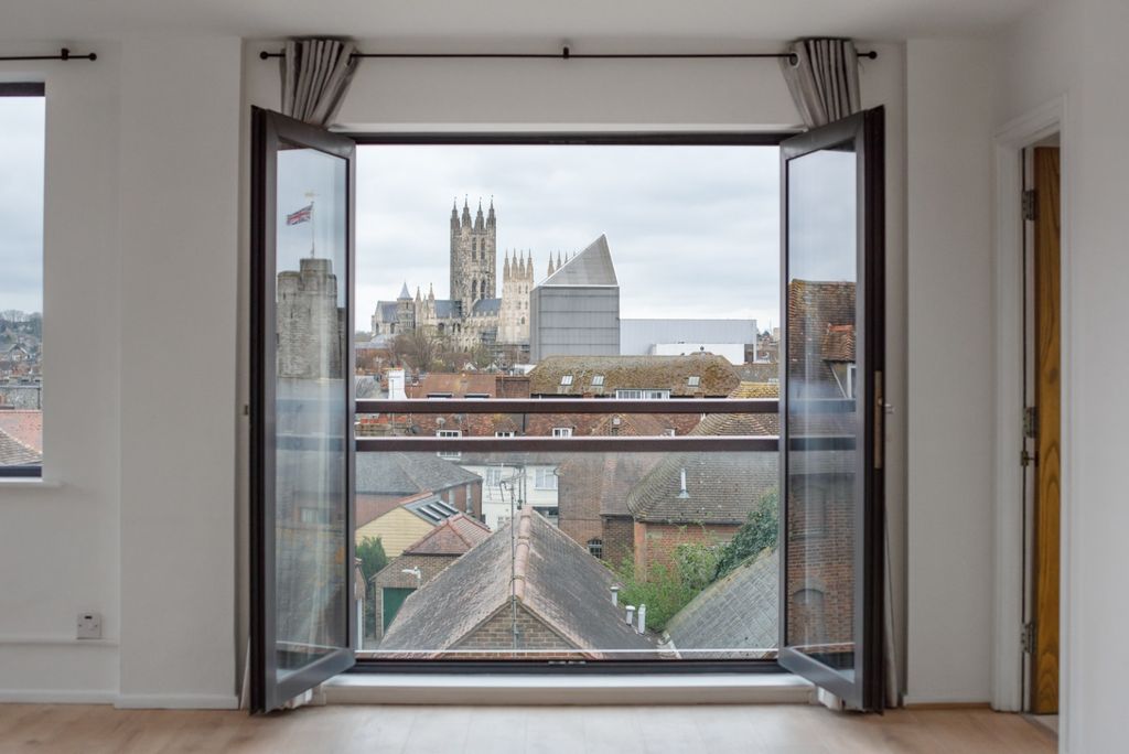 Property photo 2 of 10 3994036