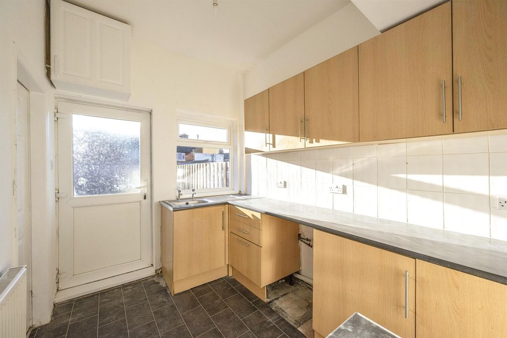Property photo 3 of 9 Kitchen