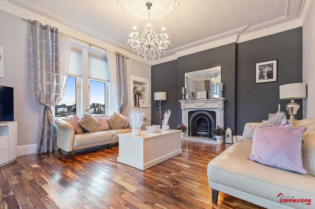 Property photo 3 of 33 Lounge (2)