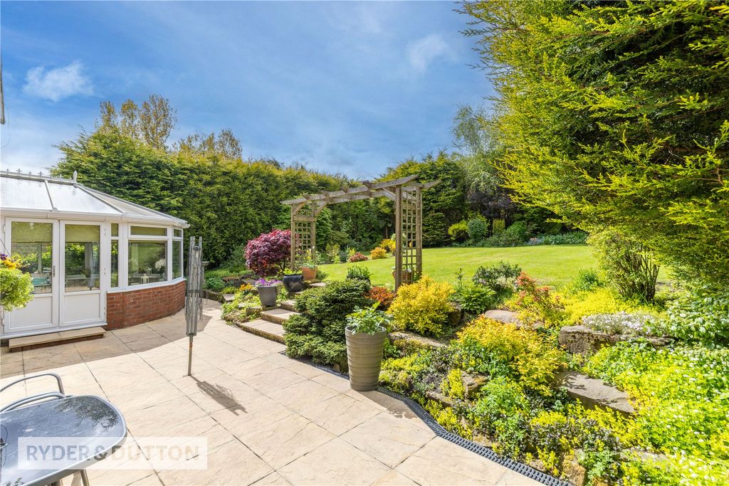 Property photo 2 of 34 Patio &amp; Lawn Gardens