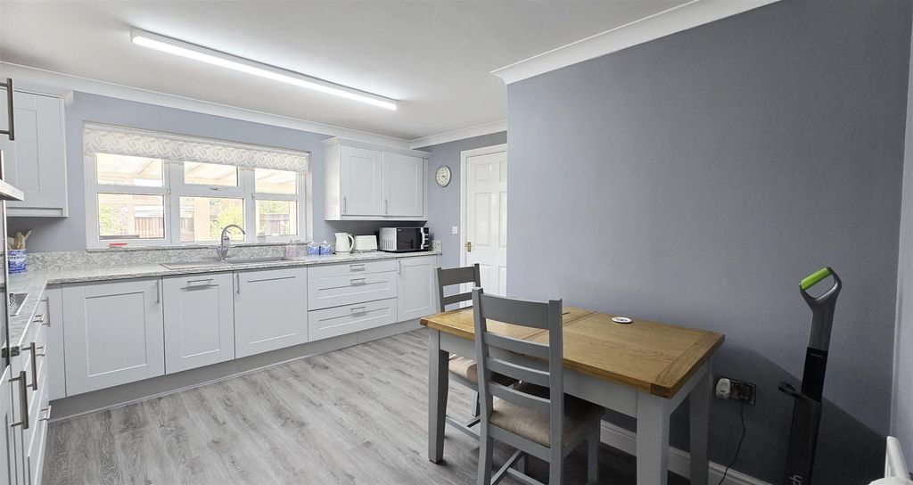 Property photo 3 of 15 Kitchen/Diner
