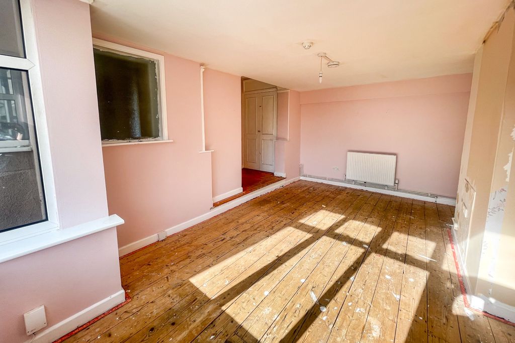 Property photo 3 of 16 Flat 2, 49 Roseberry Road, Redfield, Bristol, Bs5 9Qd