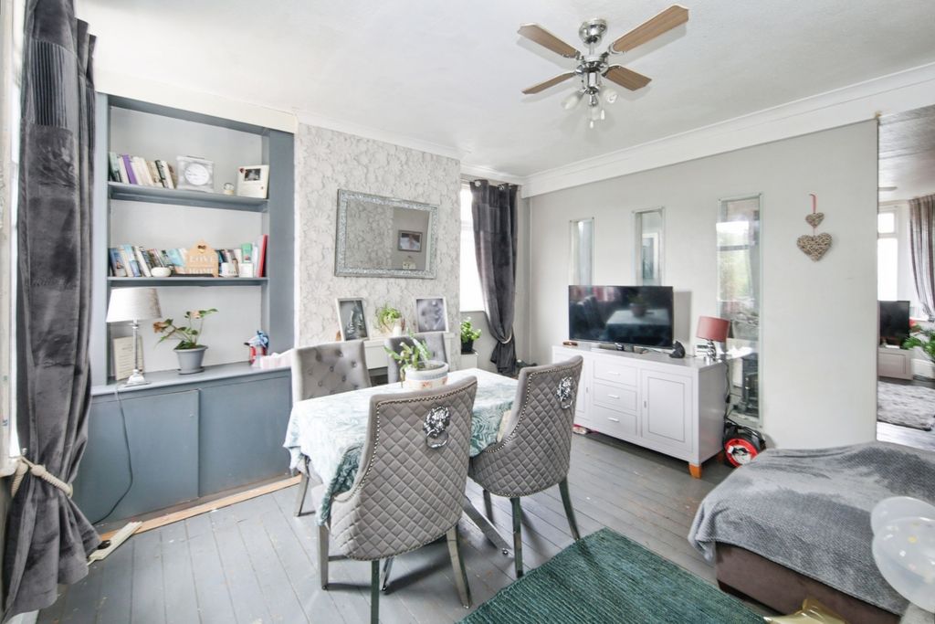 Property photo 3 of 20 Pbox-Img.Jpg