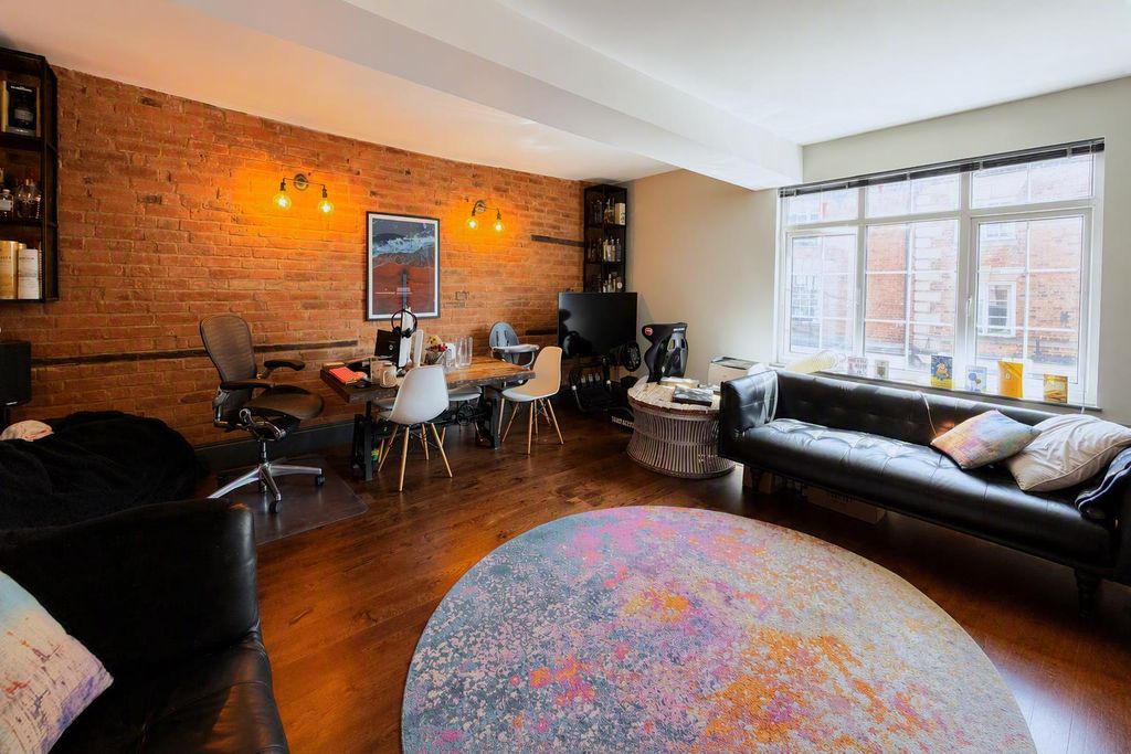 Property photo 2 of 19 Designer - Lounge.Png