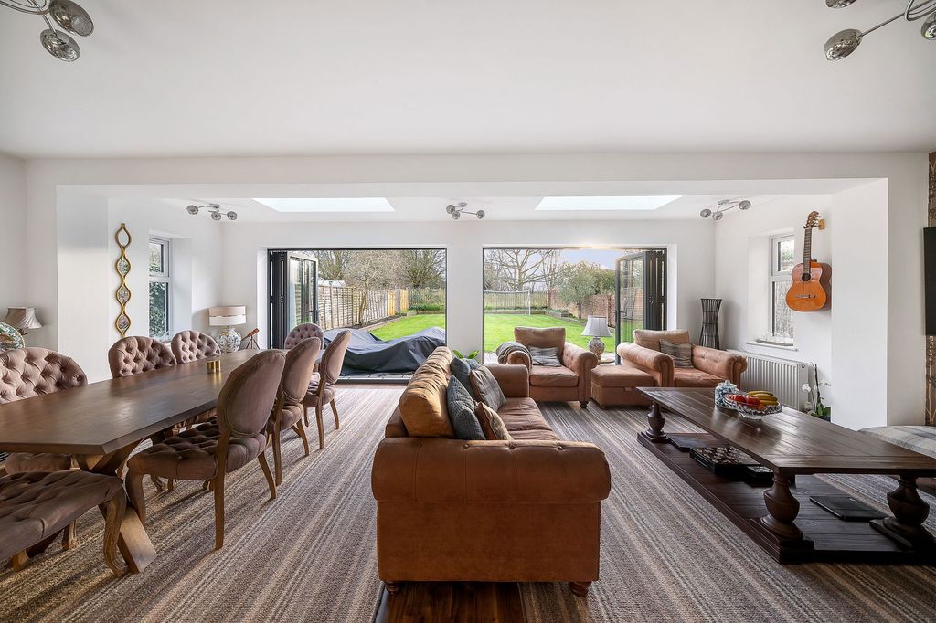 Property photo 2 of 22