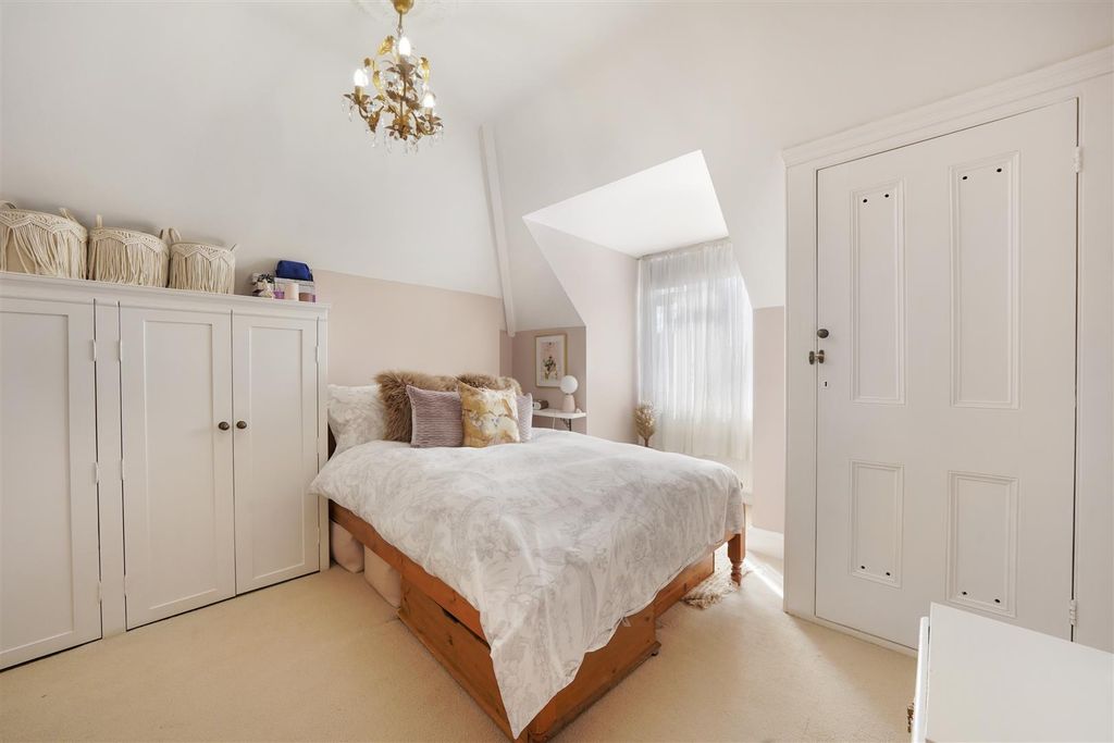 Property photo 2 of 14 Lytton Grove